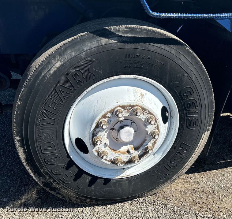 image for item EG1424 2004 Capacity TJ7000 yard truck