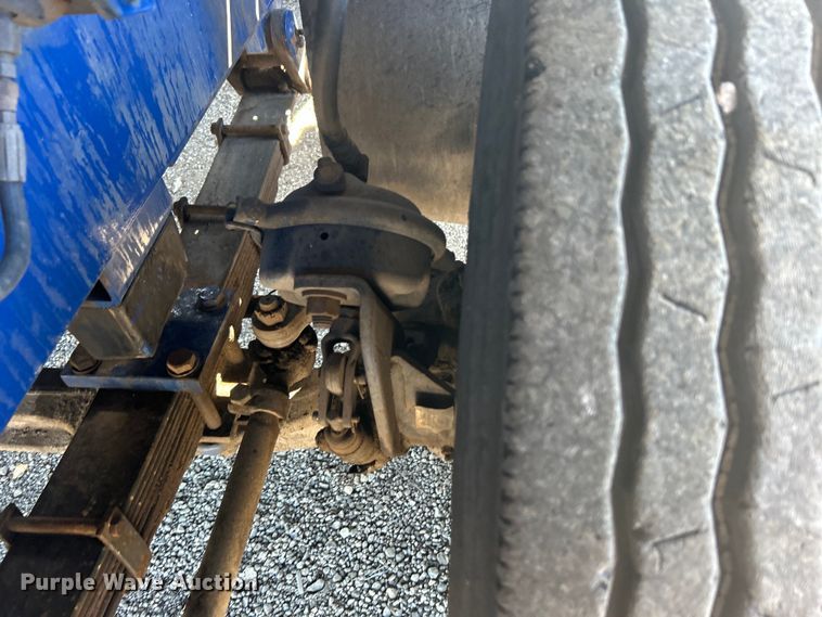 image for item EG1424 2004 Capacity TJ7000 yard truck