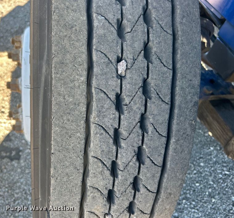 image for item EG1424 2004 Capacity TJ7000 yard truck