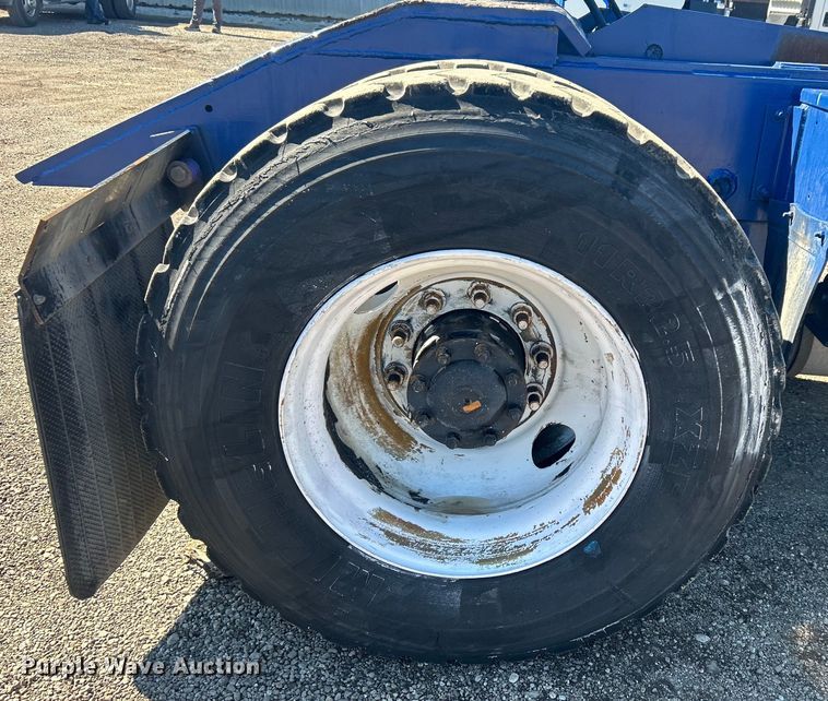 image for item EG1424 2004 Capacity TJ7000 yard truck