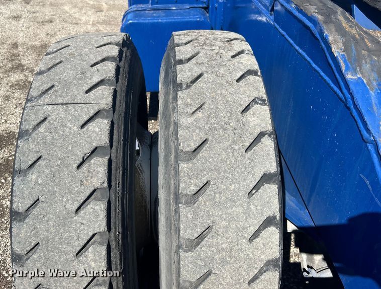 image for item EG1424 2004 Capacity TJ7000 yard truck