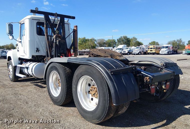 image for item EG1699 2018 Mack CHU613  semi truck