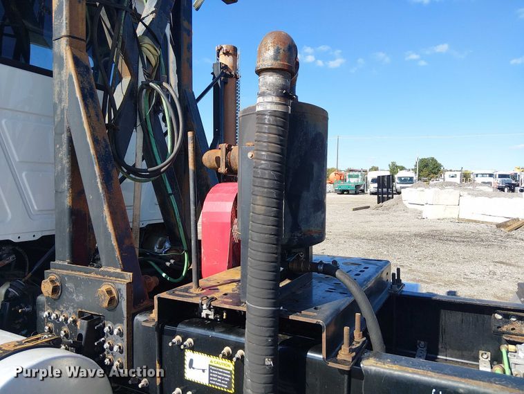 image for item EG1699 2018 Mack CHU613  semi truck