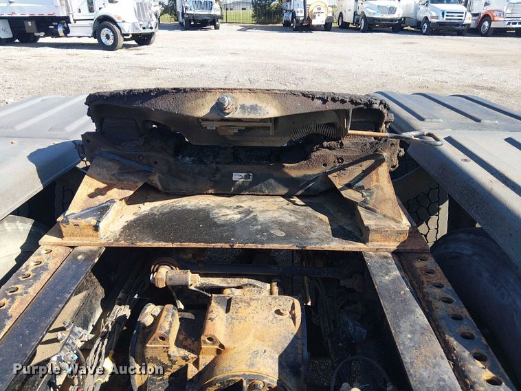 image for item EG1699 2018 Mack CHU613  semi truck