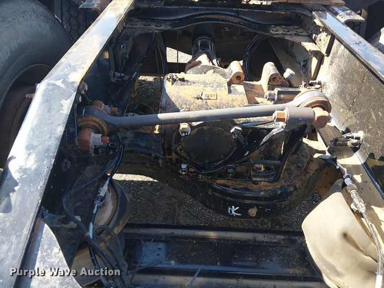 image for item EG1699 2018 Mack CHU613  semi truck