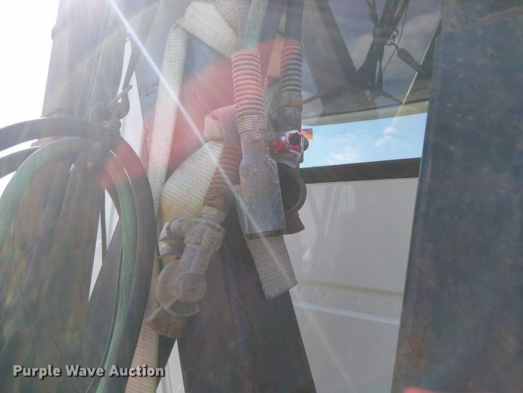 image for item EG1699 2018 Mack CHU613  semi truck