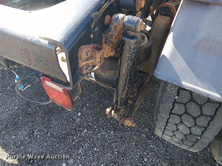 image for item EG1699 2018 Mack CHU613  semi truck