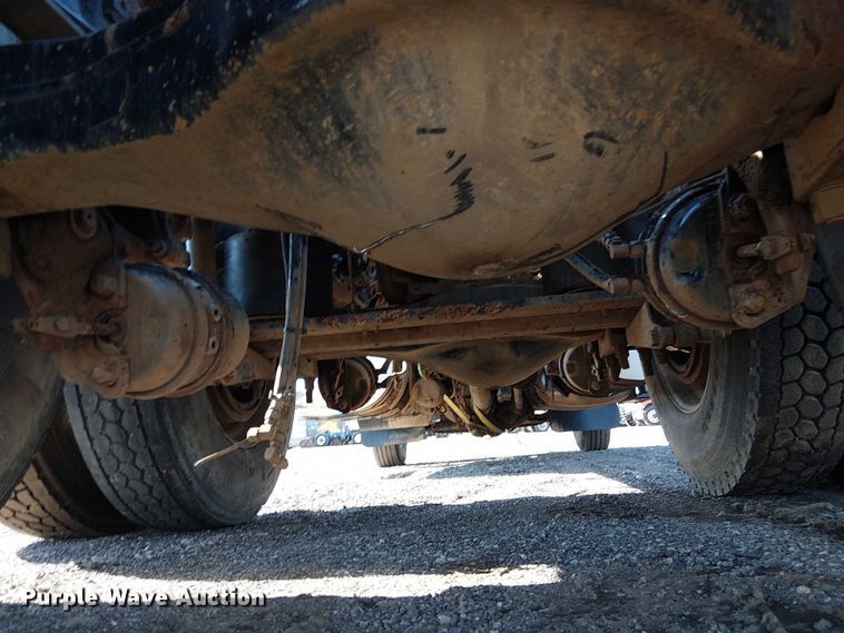 image for item EG1699 2018 Mack CHU613  semi truck