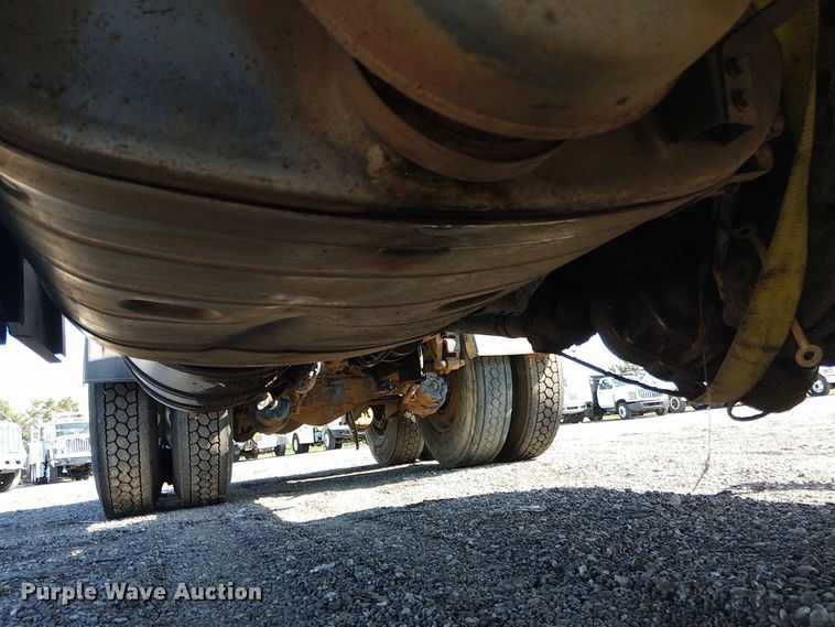 image for item EG1699 2018 Mack CHU613  semi truck