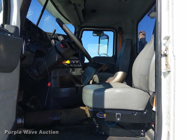 image for item EG1699 2018 Mack CHU613  semi truck