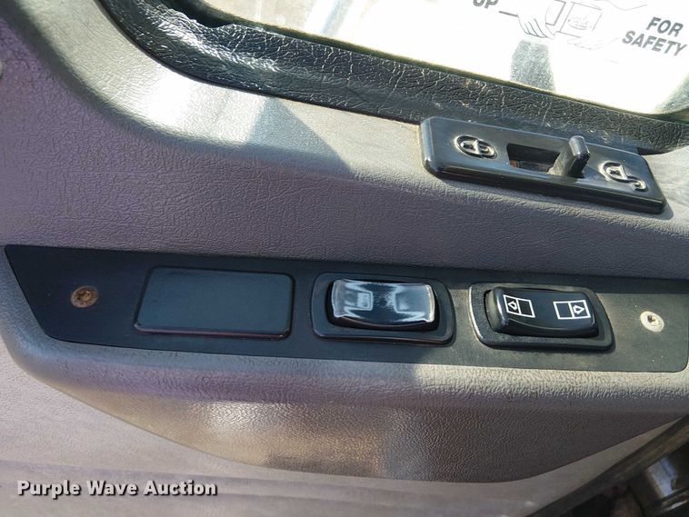 image for item EG1699 2018 Mack CHU613  semi truck