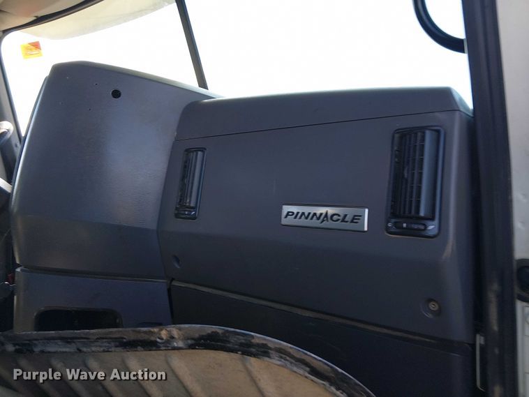 image for item EG1699 2018 Mack CHU613  semi truck