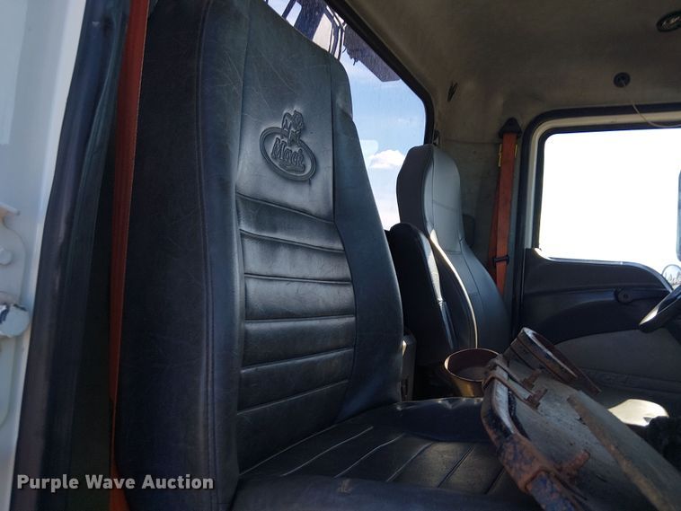 image for item EG1699 2018 Mack CHU613  semi truck