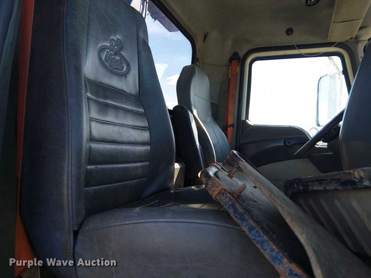 image for item EG1699 2018 Mack CHU613  semi truck