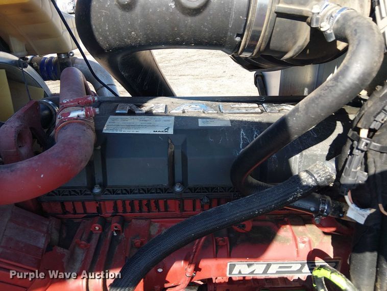 image for item EG1699 2018 Mack CHU613  semi truck