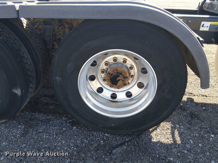 image for item EG1699 2018 Mack CHU613  semi truck