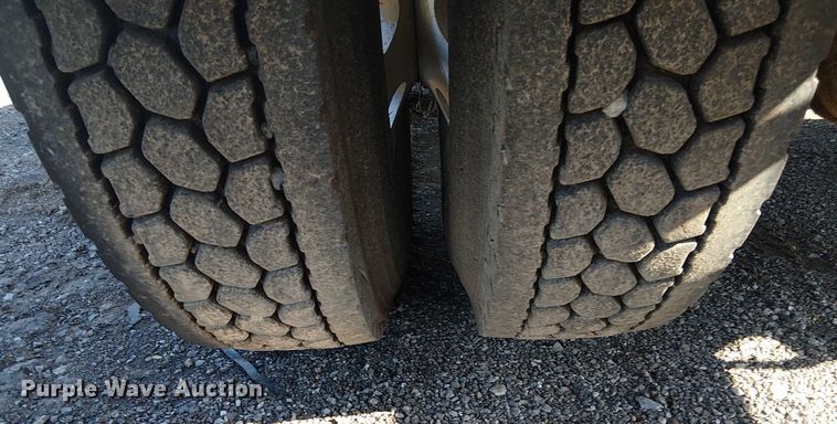 image for item EG1699 2018 Mack CHU613  semi truck