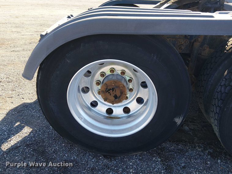 image for item EG1699 2018 Mack CHU613  semi truck