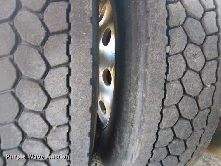 image for item EG1699 2018 Mack CHU613  semi truck