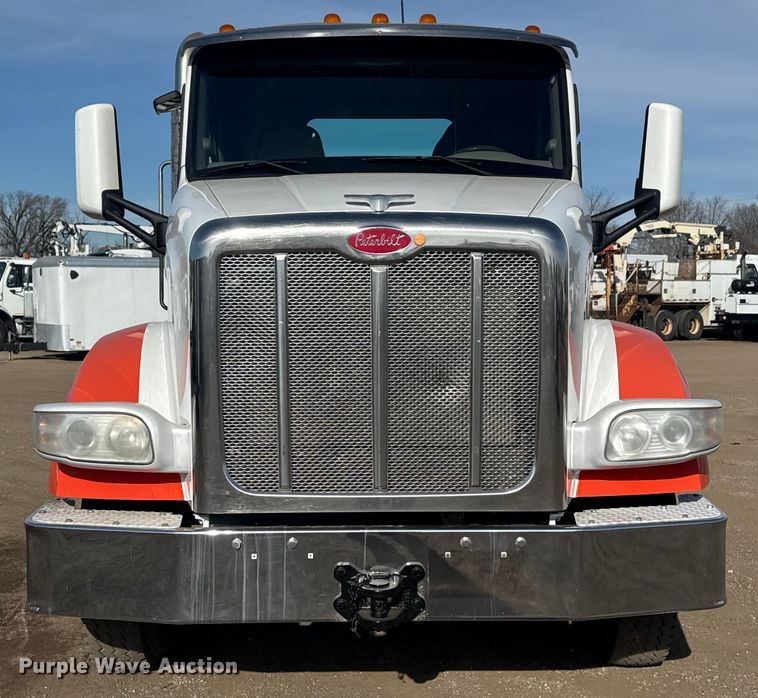 image for item EG2046 2018 Peterbilt 567 semi truck