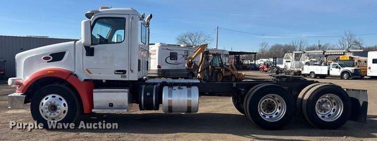 image for item EG2046 2018 Peterbilt 567 semi truck