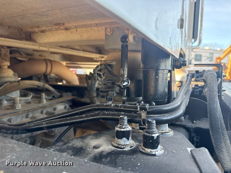 image for item EG2046 2018 Peterbilt 567 semi truck