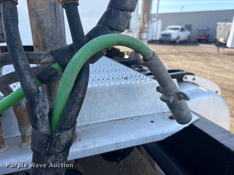 image for item EG2046 2018 Peterbilt 567 semi truck