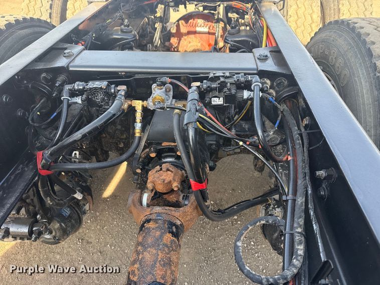 image for item EG2046 2018 Peterbilt 567 semi truck