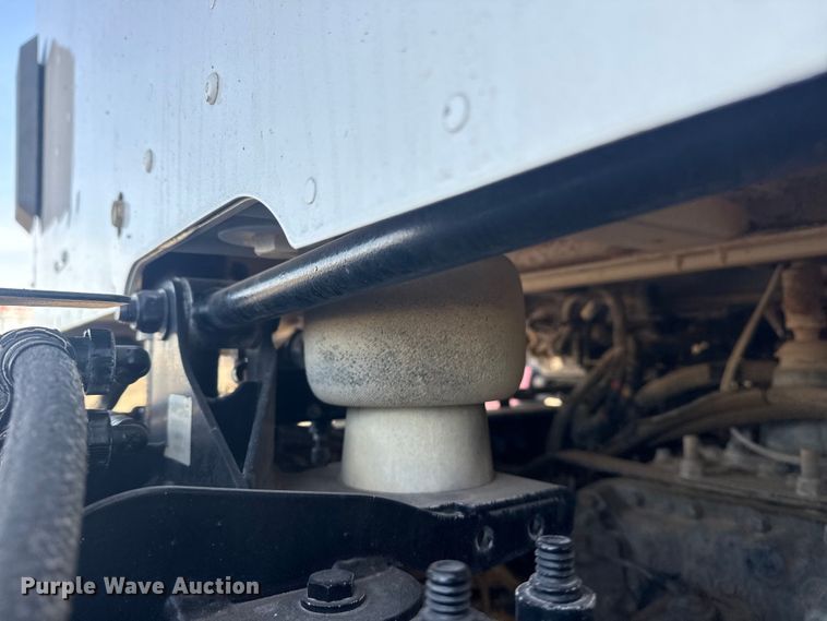 image for item EG2046 2018 Peterbilt 567 semi truck