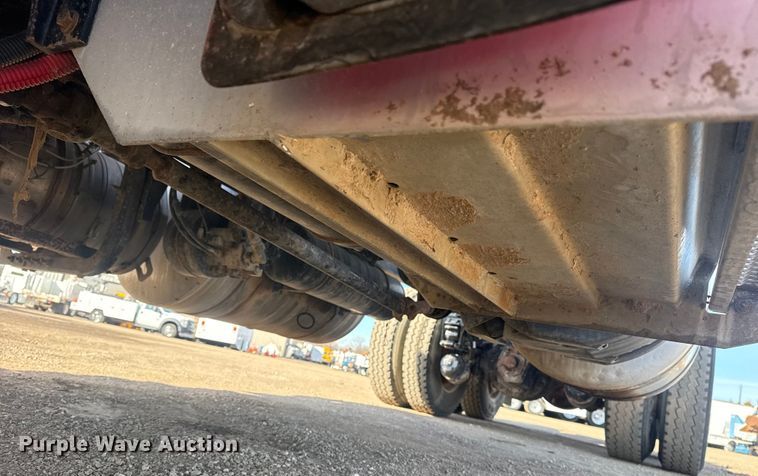 image for item EG2046 2018 Peterbilt 567 semi truck