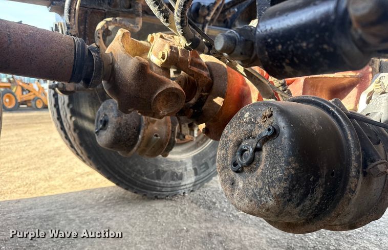 image for item EG2046 2018 Peterbilt 567 semi truck