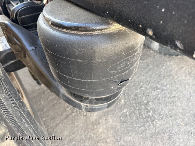 image for item EG2046 2018 Peterbilt 567 semi truck