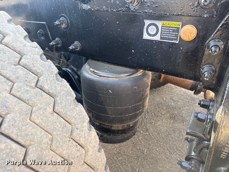 image for item EG2046 2018 Peterbilt 567 semi truck