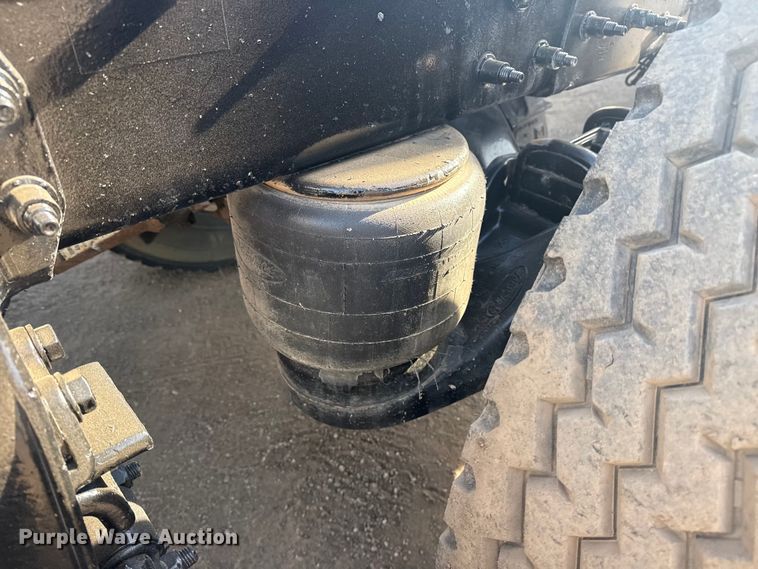 image for item EG2046 2018 Peterbilt 567 semi truck