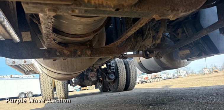 image for item EG2046 2018 Peterbilt 567 semi truck