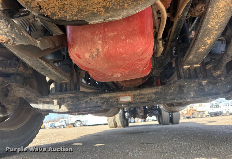 image for item EG2046 2018 Peterbilt 567 semi truck