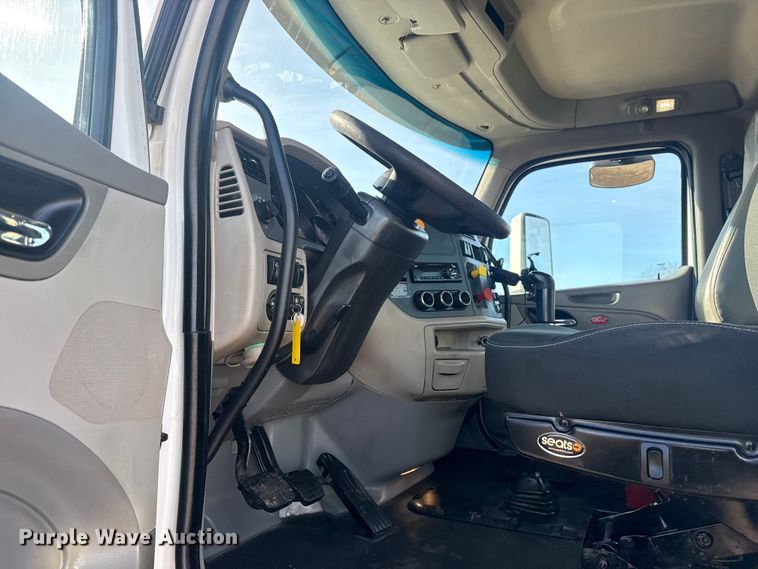 image for item EG2046 2018 Peterbilt 567 semi truck