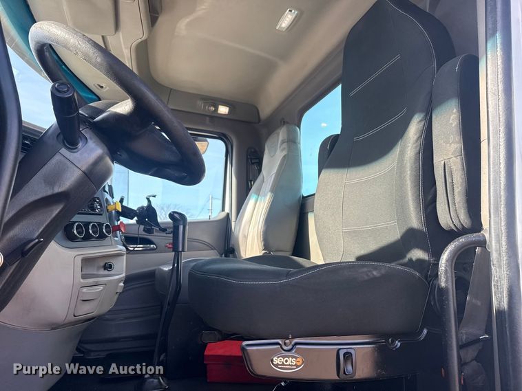 image for item EG2046 2018 Peterbilt 567 semi truck