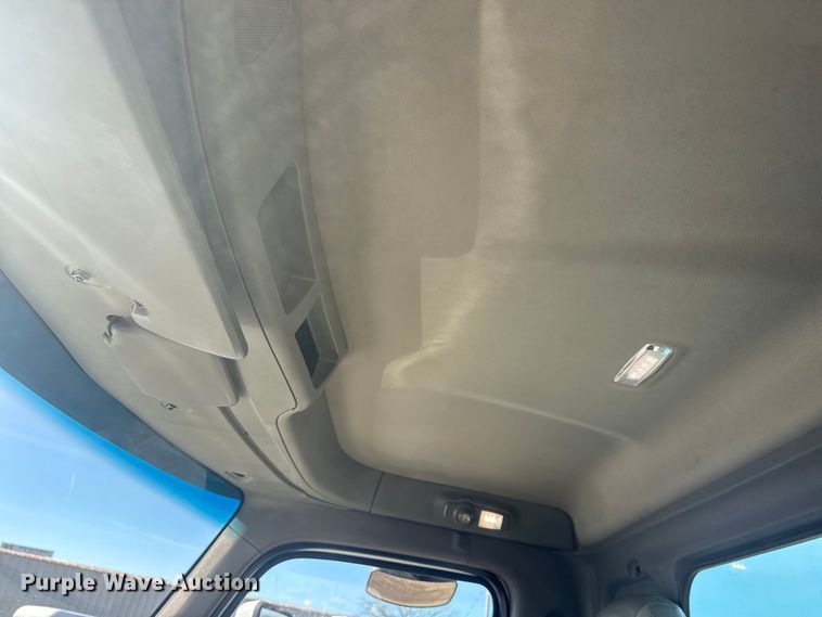 image for item EG2046 2018 Peterbilt 567 semi truck