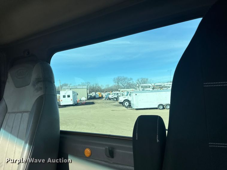 image for item EG2046 2018 Peterbilt 567 semi truck