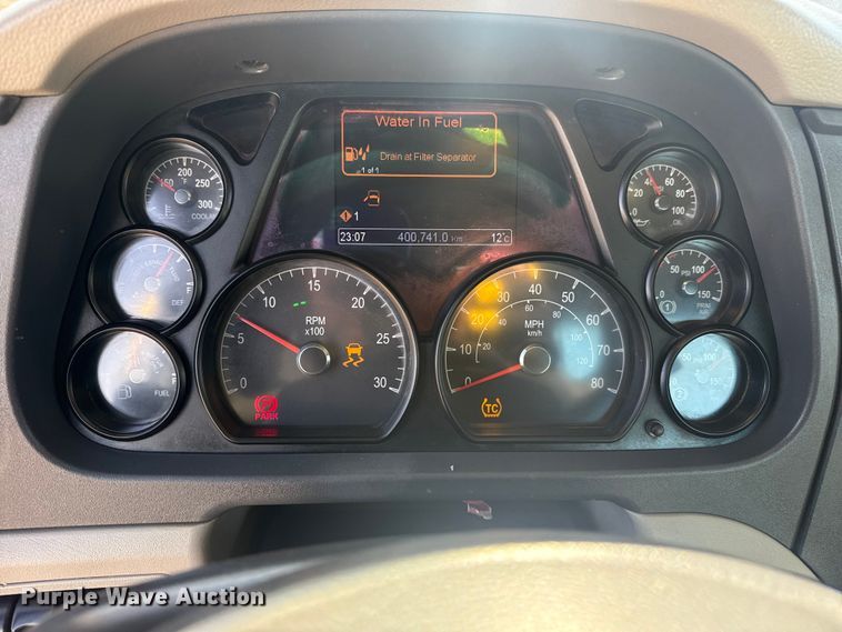 image for item EG2046 2018 Peterbilt 567 semi truck