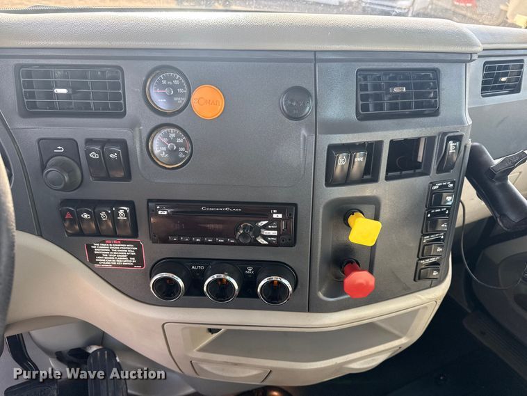 image for item EG2046 2018 Peterbilt 567 semi truck