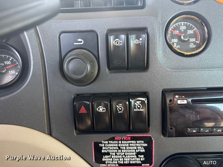 image for item EG2046 2018 Peterbilt 567 semi truck