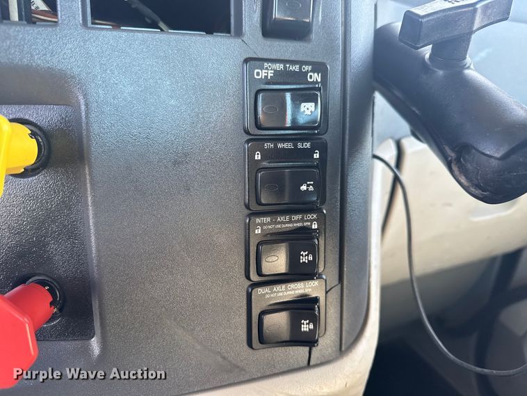 image for item EG2046 2018 Peterbilt 567 semi truck