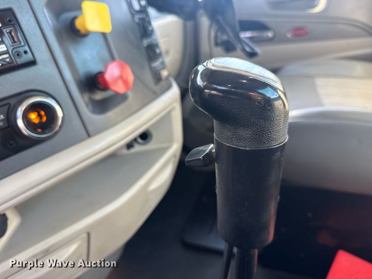 image for item EG2046 2018 Peterbilt 567 semi truck