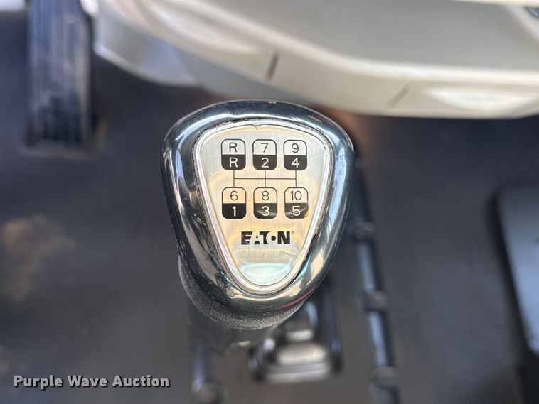 image for item EG2046 2018 Peterbilt 567 semi truck