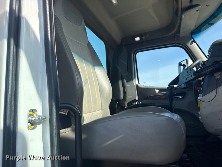 image for item EG2046 2018 Peterbilt 567 semi truck