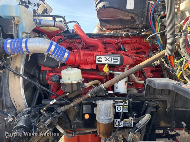 image for item EG2046 2018 Peterbilt 567 semi truck