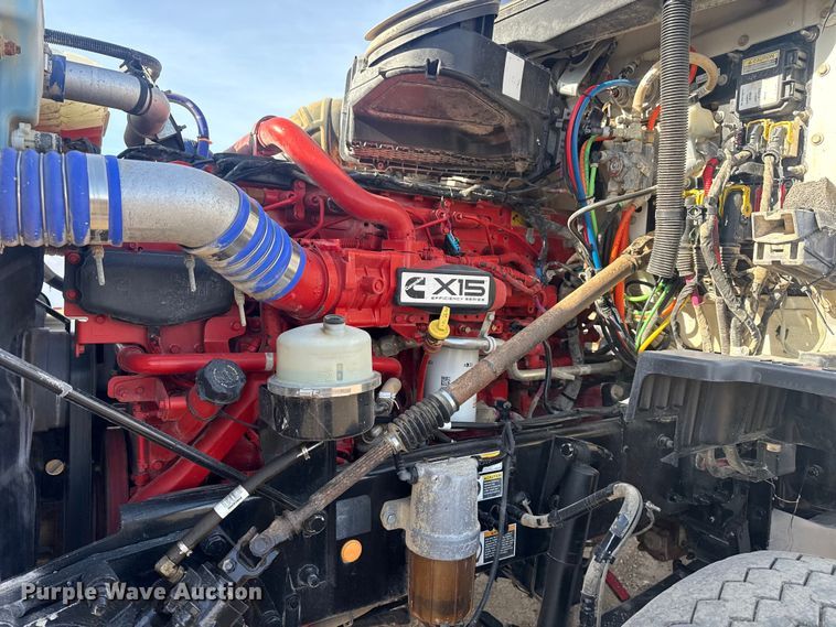 image for item EG2046 2018 Peterbilt 567 semi truck