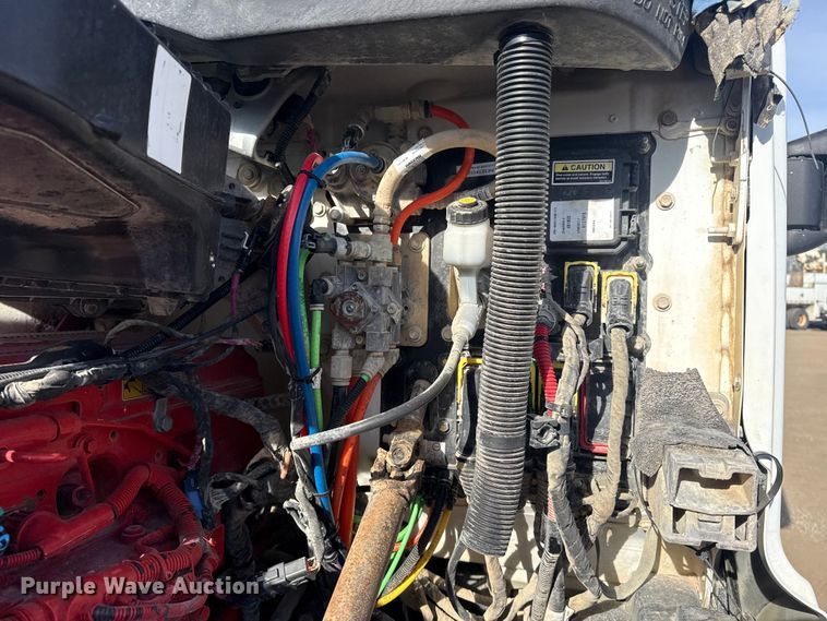 image for item EG2046 2018 Peterbilt 567 semi truck